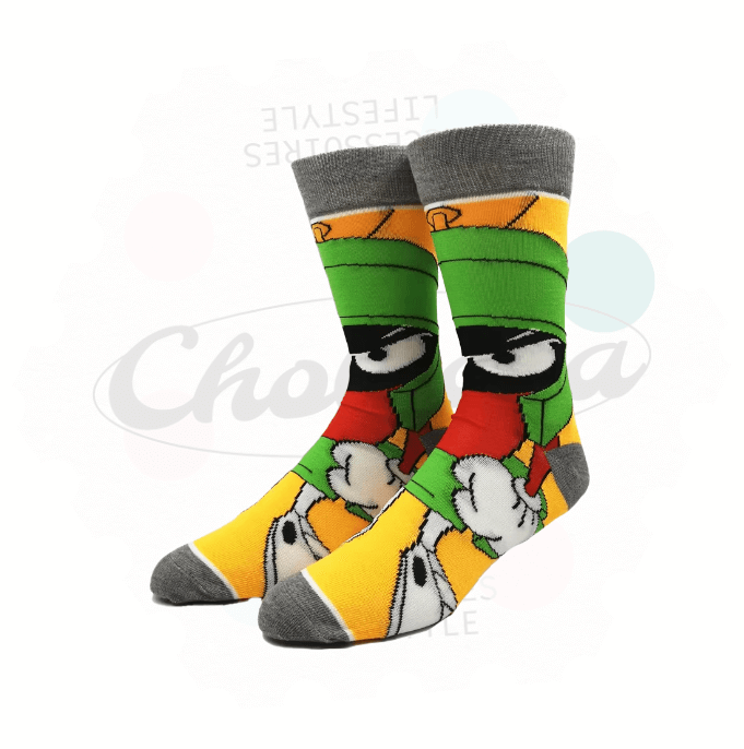 Chaussettes fantaisie Marvin le Martien avec fond jaune et motif emblématique du personnage des Looney Tunes.